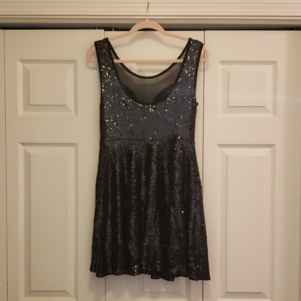 Dress - Picture 2 of 2